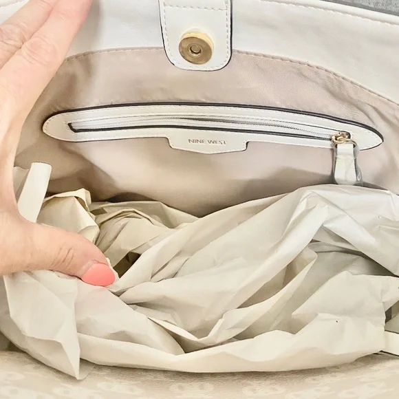 Nine West Garner Cream Logo Tote 4 in 1 bag NWT - Picture 9 of 14